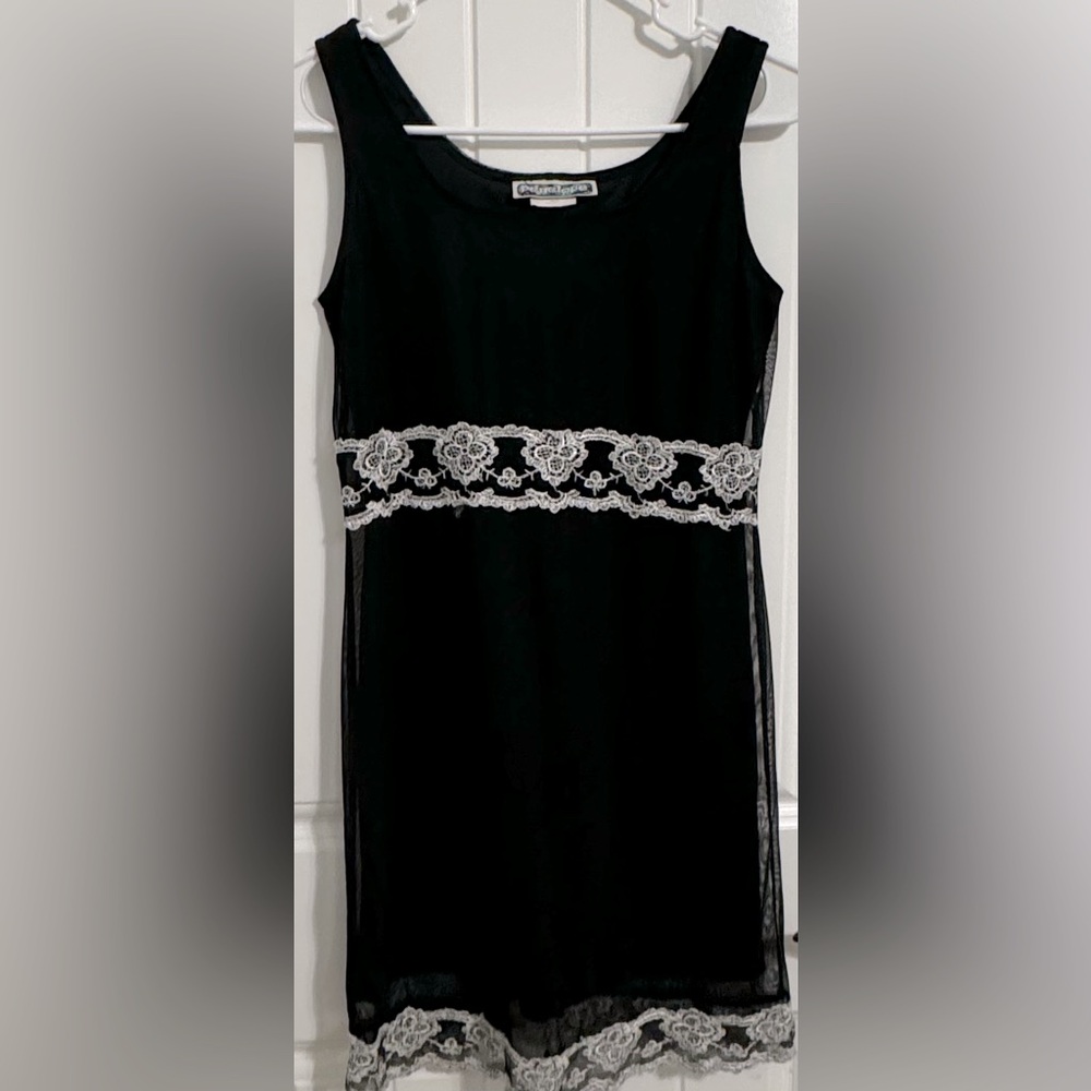 Penelope Junior‘s black w/cream flowers at the waist line & bottom of the dress.